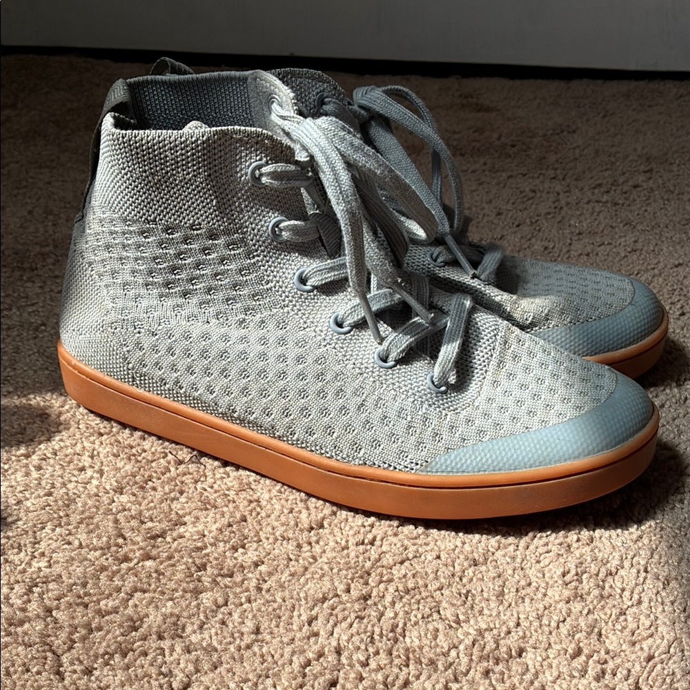 Suavs Legacy Sz 7 Gray Athletic Shoes with Tan Sole